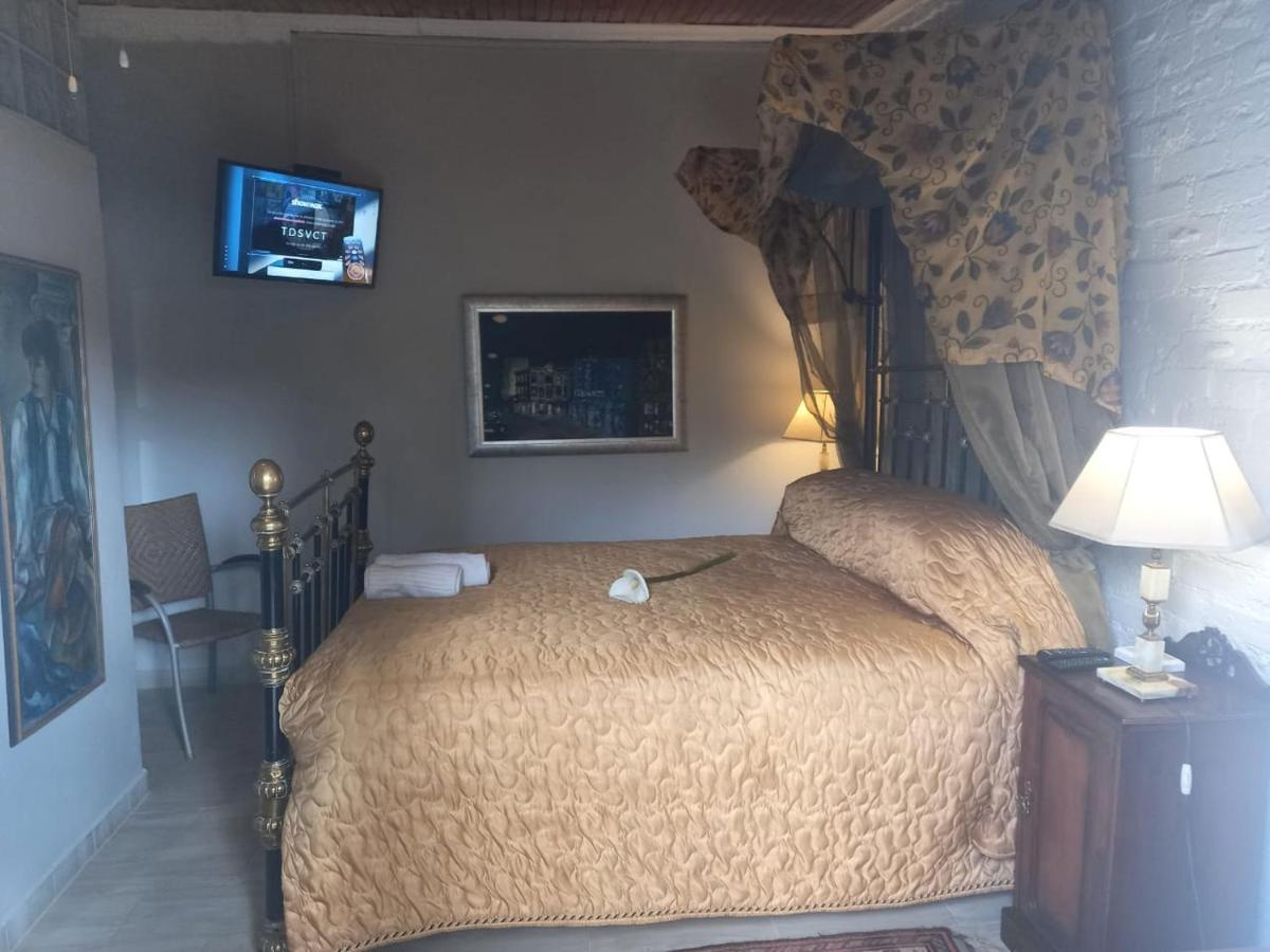 Michael-Angelo Guest House Potchefstroom Exterior photo